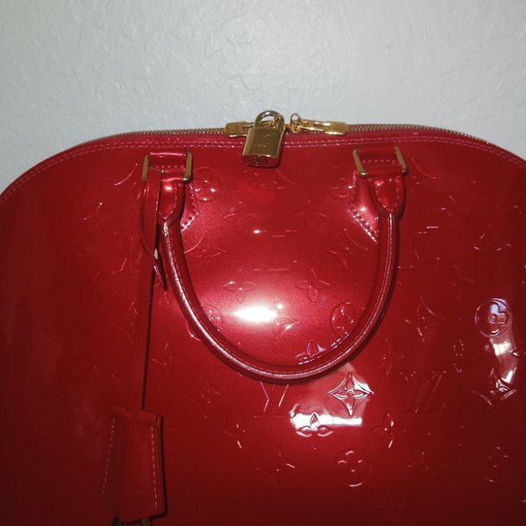 Authentic Louis Vuitton Red Vernis Alma Bag Purse. - Picture 4 of 12